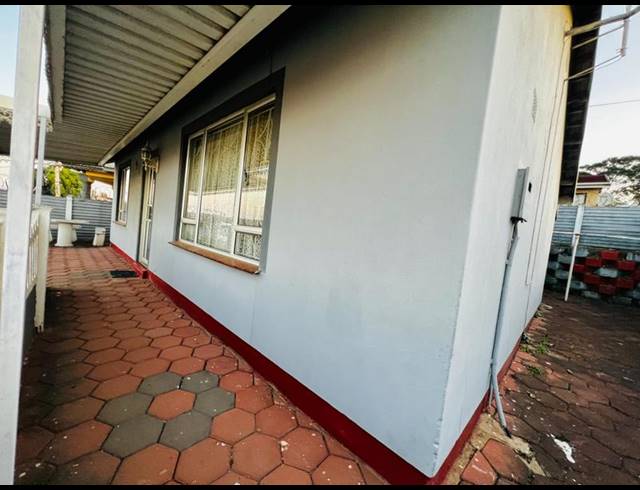 3 BEDROOM HOUSE FOR SALE IN KWAMASHU